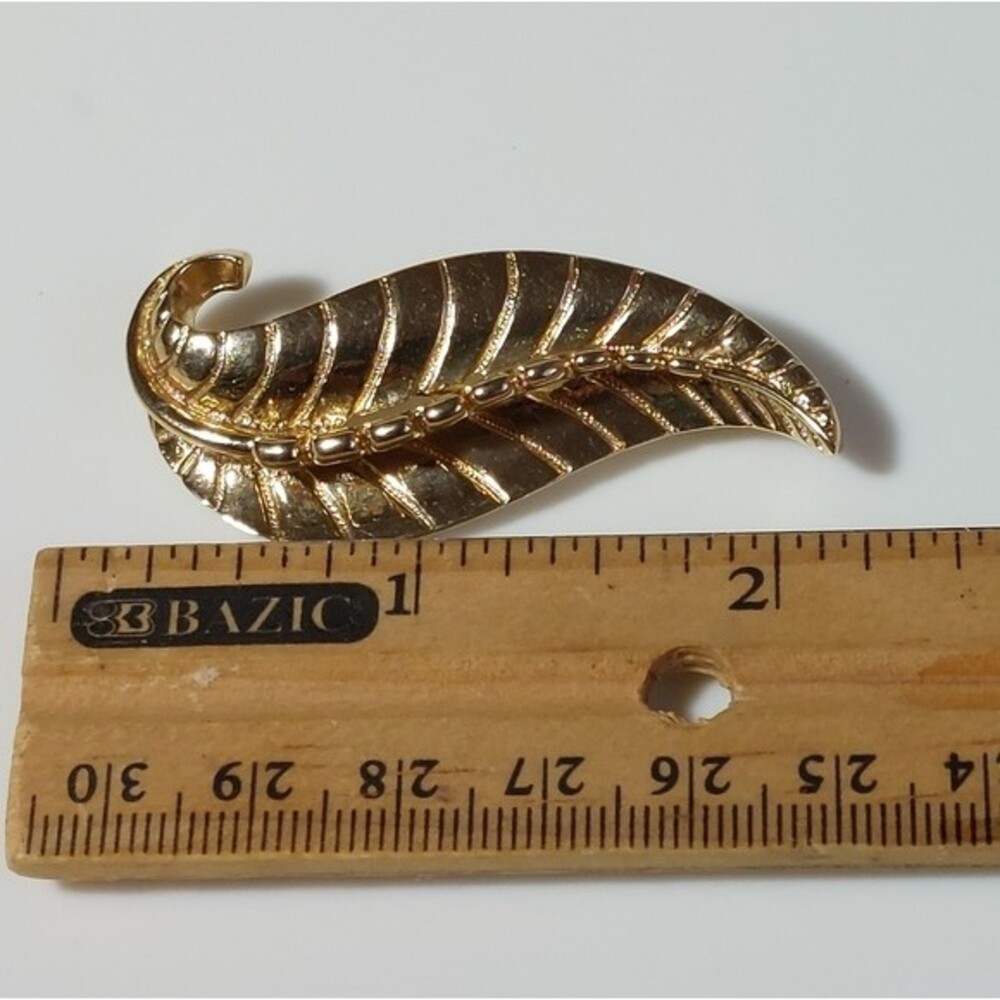 Vintage Sarah Coventry Art Nouveau Intricate Gold Tone Leaf Brooch Pin - Picture 5 of 5